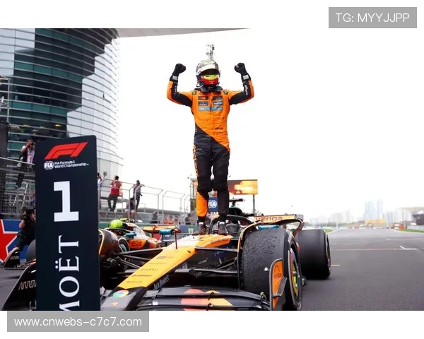 迈凯伦车队包揽车手总冠军与车队总冠军，终结红牛统治时代